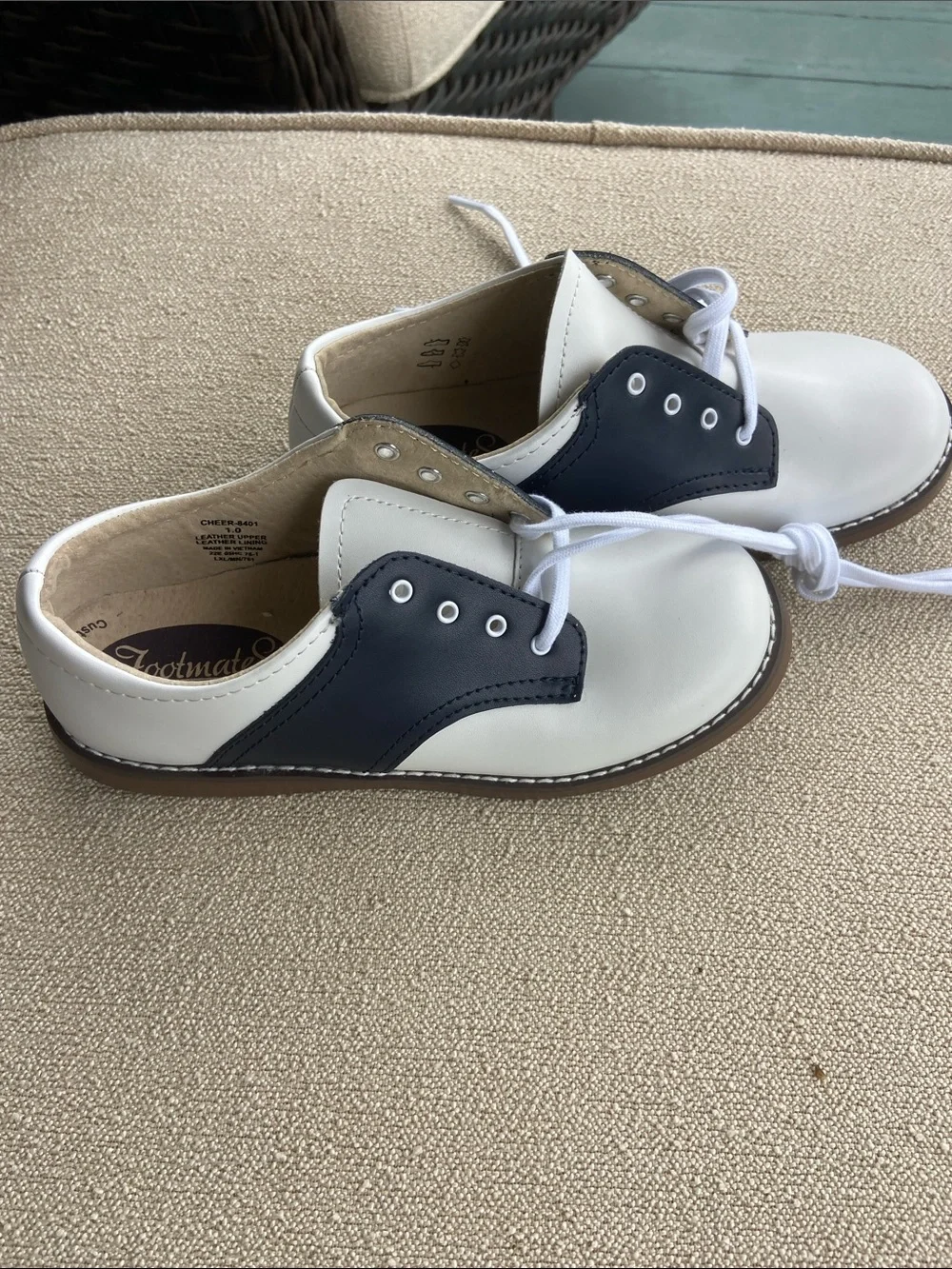 Footmates Cheer  Saddle Oxfords. Size 1Y‎